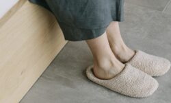 What Qualities Must The Best Shoes for Swollen Feet Possess?